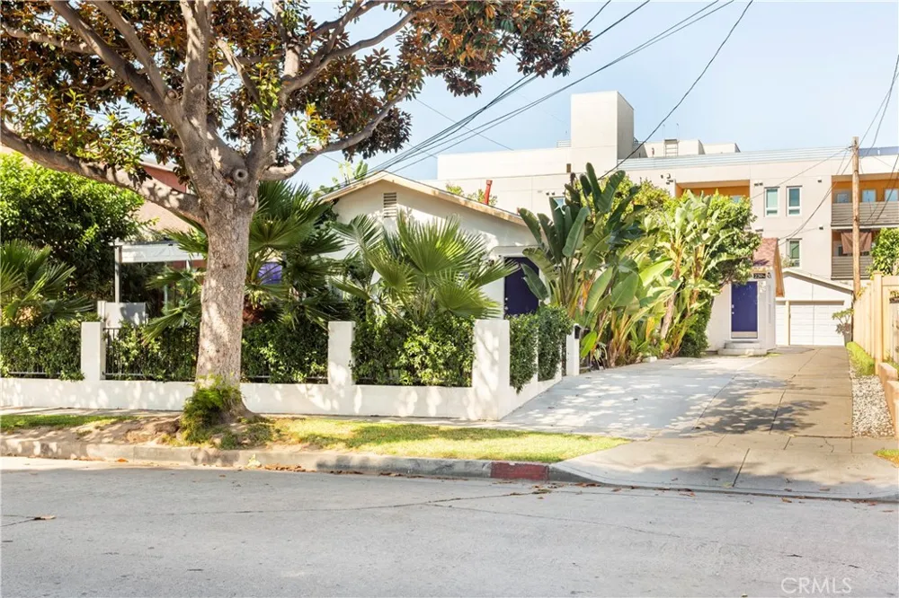 239 W Hillcrest Inglewood, CA 90301