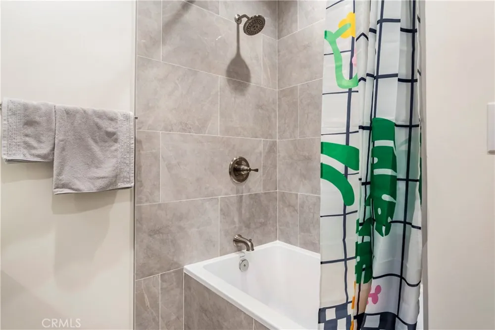 239 W Hillcrest Inglewood, CA 90301