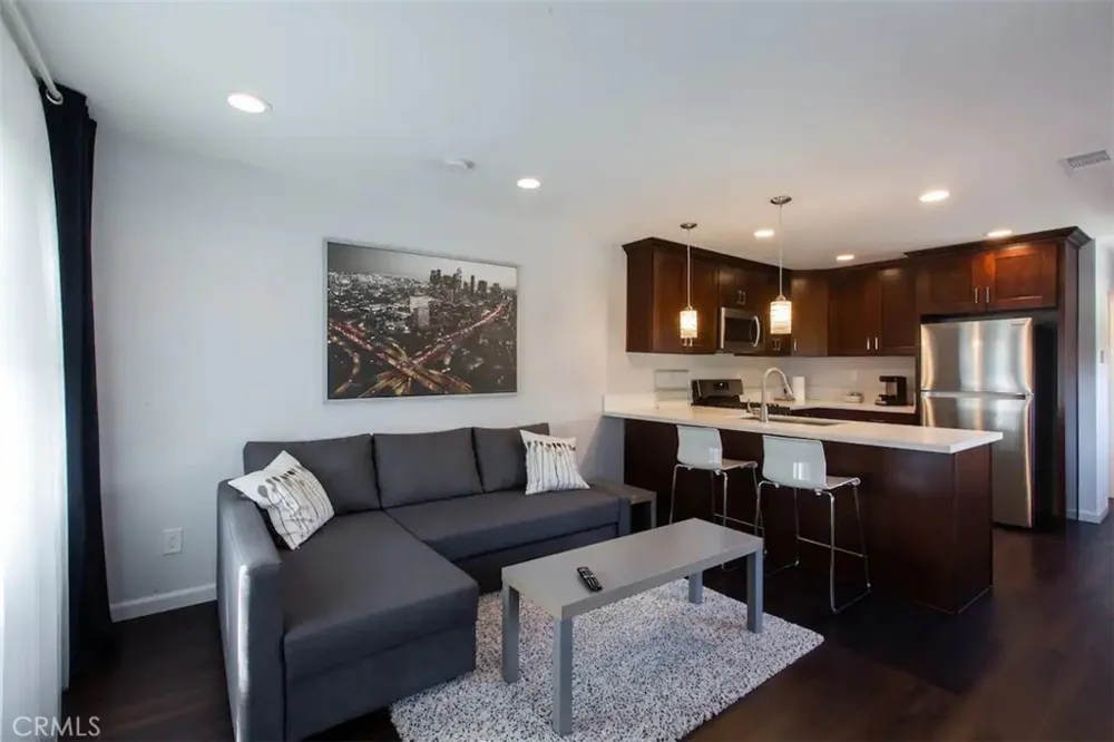239 W Hillcrest Inglewood, CA 90301
