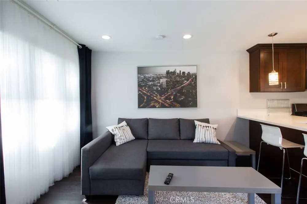 239 W Hillcrest Inglewood, CA 90301
