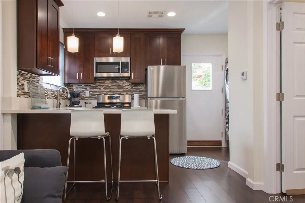 239 W Hillcrest Inglewood, CA 90301