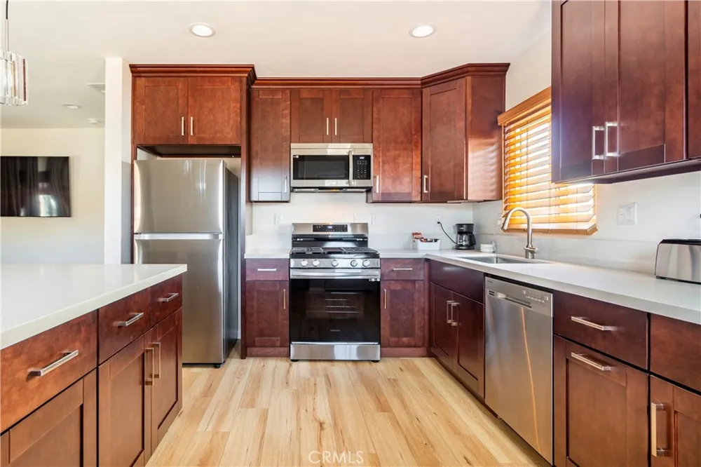 239 W Hillcrest Inglewood, CA 90301