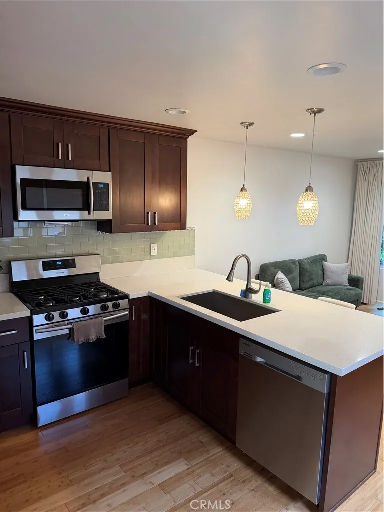 239 W Hillcrest Inglewood, CA 90301
