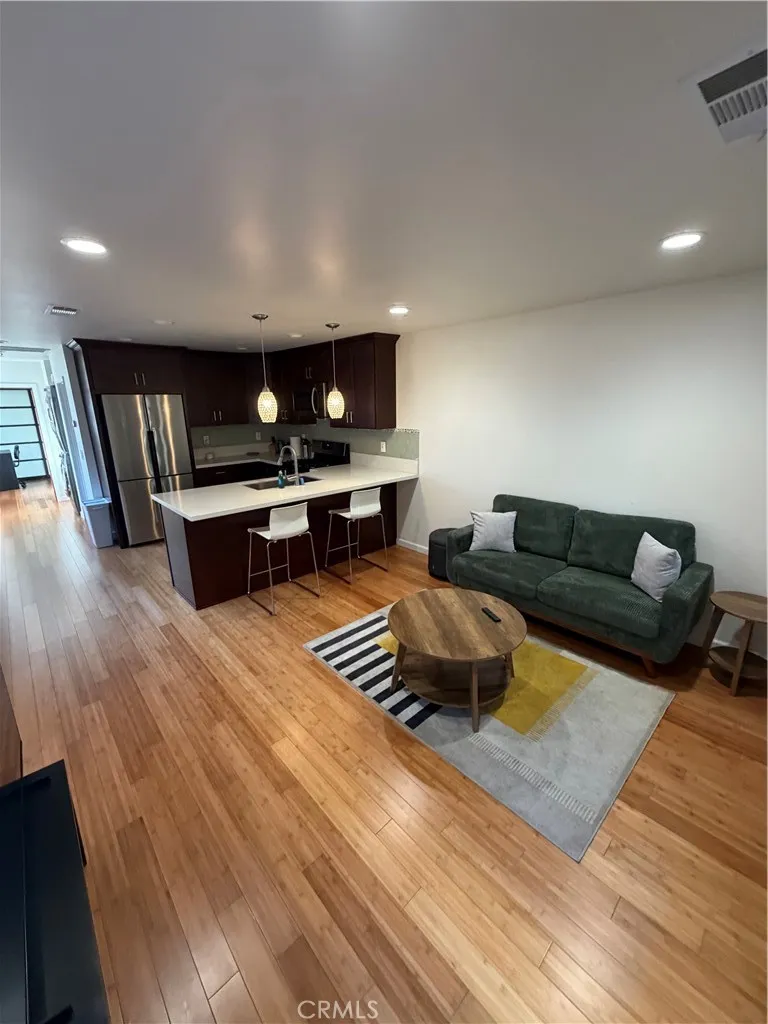 239 W Hillcrest Inglewood, CA 90301