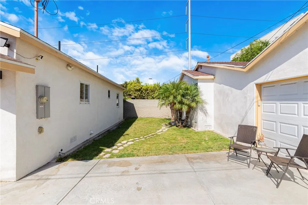 239 W Hillcrest Inglewood, CA 90301