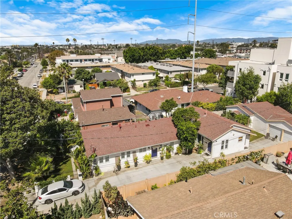 239 W Hillcrest Inglewood, CA 90301