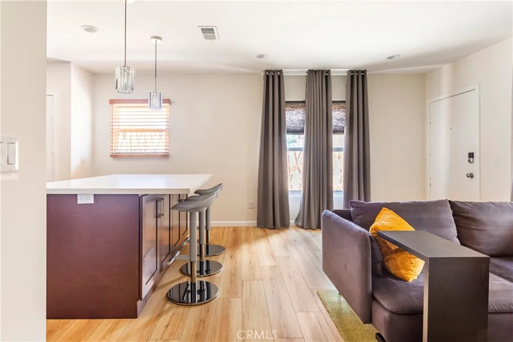 239 W Hillcrest Inglewood, CA 90301