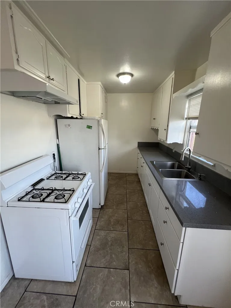 14815 Lemoli #C Gardena, CA 90249