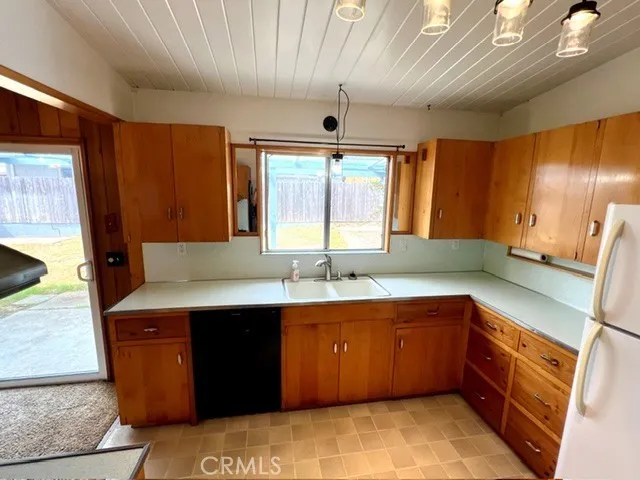 425 Wellington Cambria, CA 93428