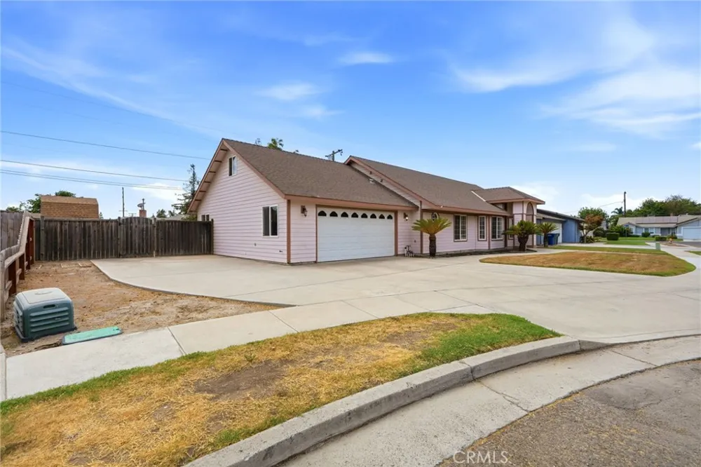 1487 Boyd Court Tulare, CA 93274