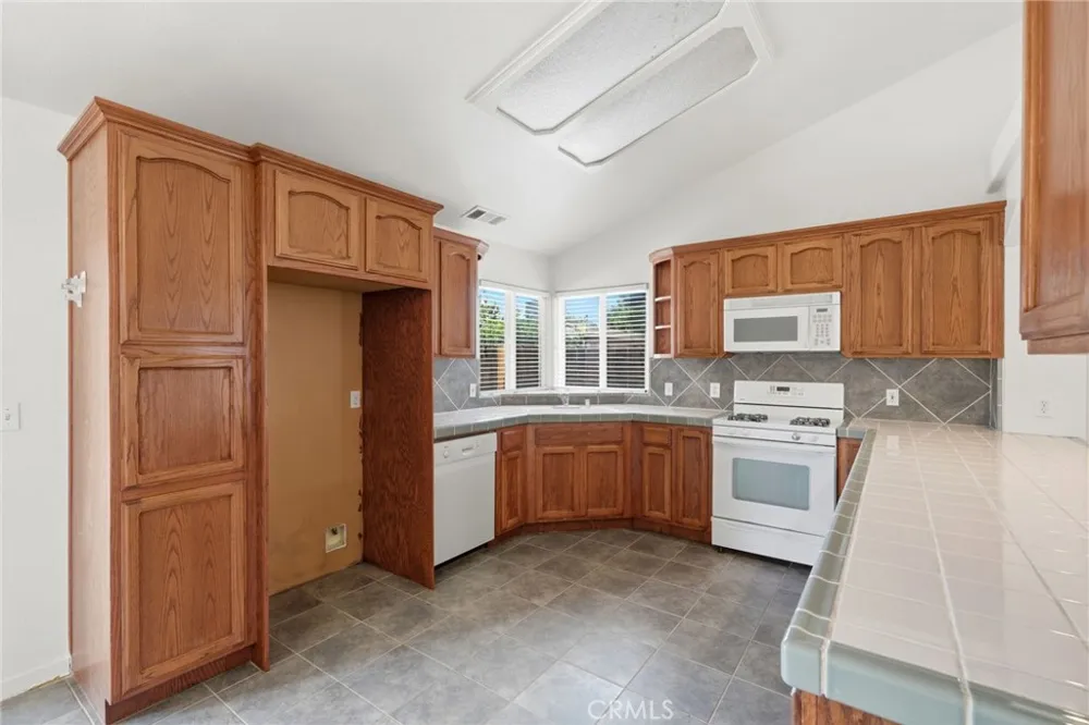 1487 Boyd Court Tulare, CA 93274