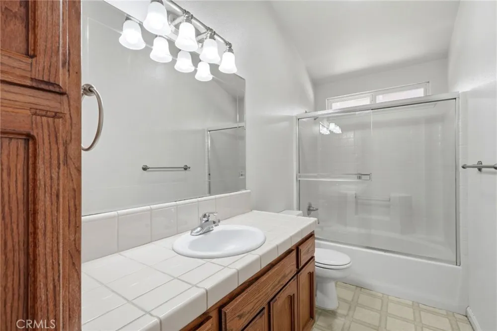 1487 Boyd Court Tulare, CA 93274