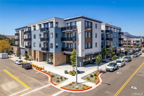 2475 Victoria Avenue #404