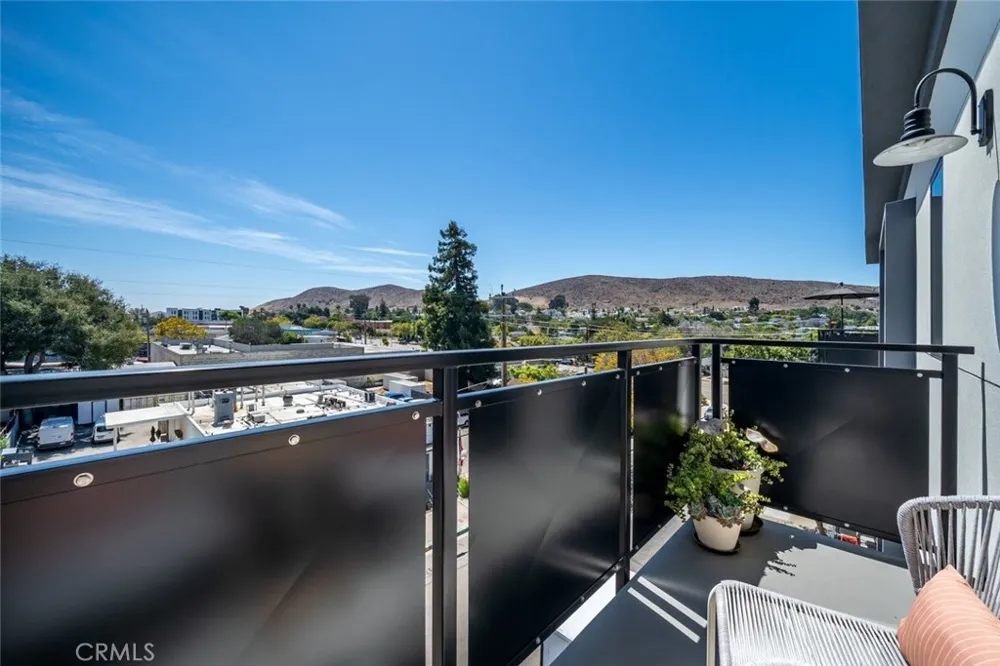 2475 Victoria Avenue #404 San Luis Obispo, CA 93401