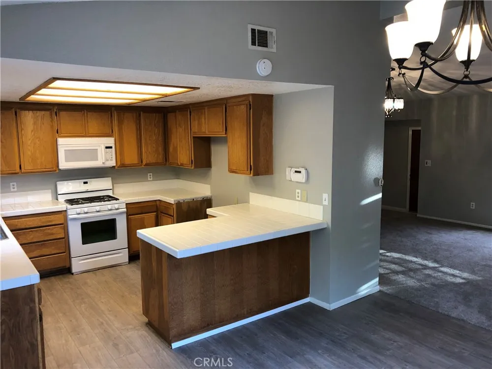 3200 Cattleman Bakersfield, CA 93312