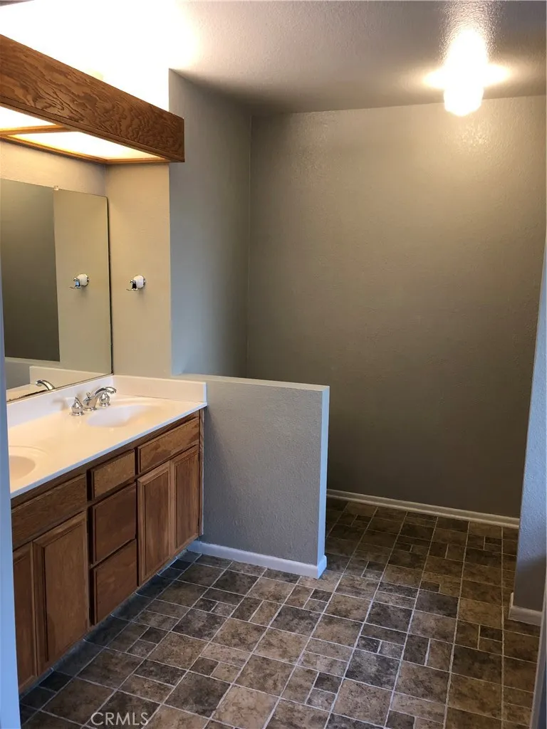 3200 Cattleman Bakersfield, CA 93312