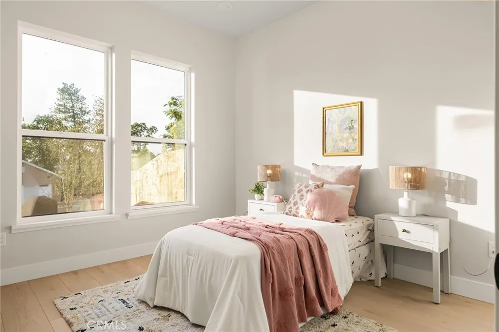 230 Redbud Paradise, CA 95969