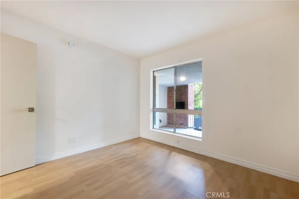 4807 Woodley Avenue #208 Encino, CA 91436
