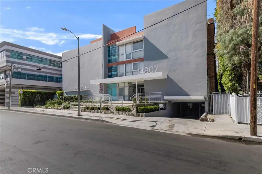 4807 Woodley Avenue #208 Encino, CA 91436