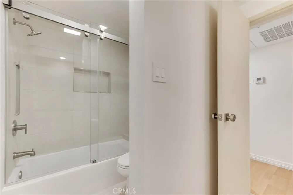 4807 Woodley Avenue #208 Encino, CA 91436