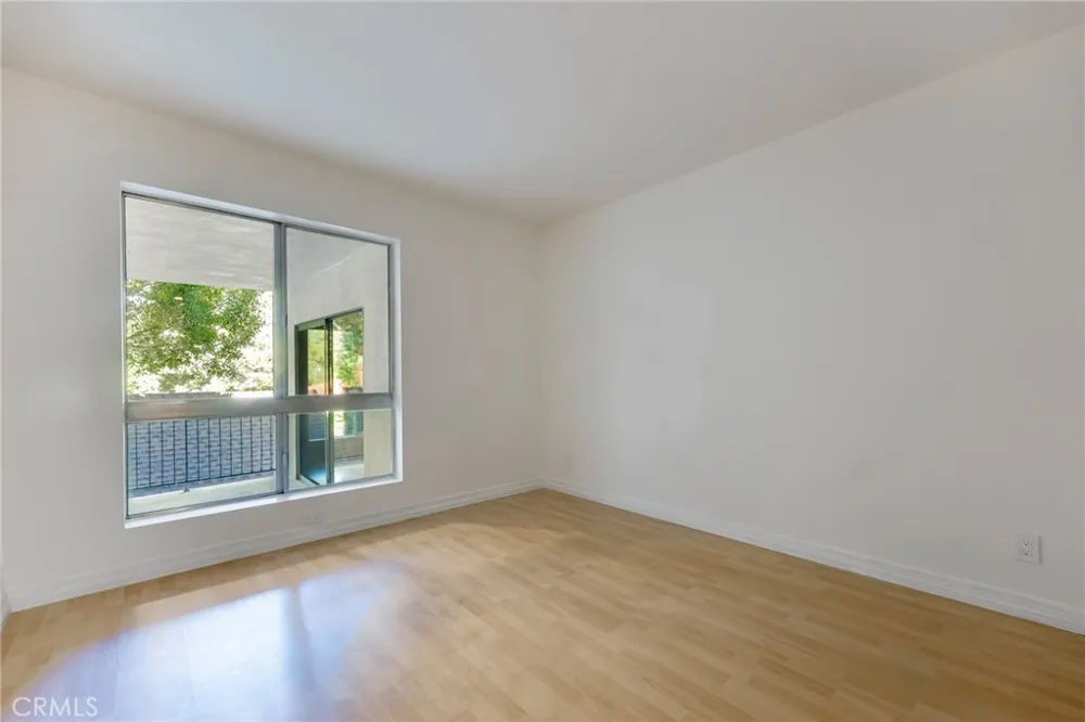 4807 Woodley Avenue #208 Encino, CA 91436