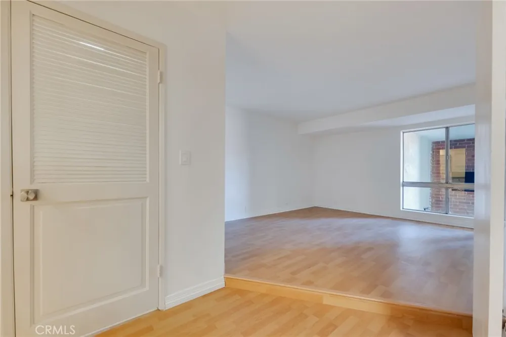 4807 Woodley Avenue #208 Encino, CA 91436