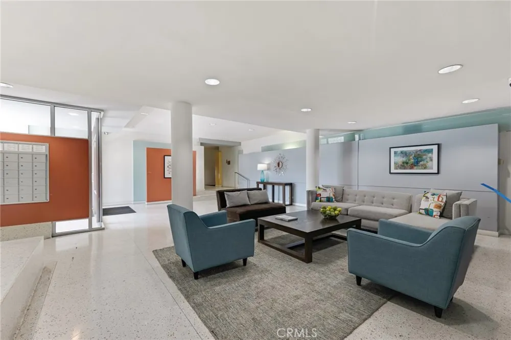 4807 Woodley Avenue #208 Encino, CA 91436