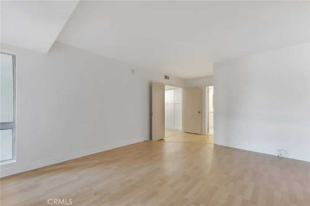 4807 Woodley Avenue #208 Encino, CA 91436
