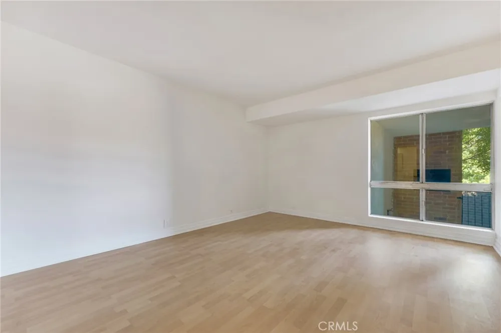 4807 Woodley Avenue #208 Encino, CA 91436