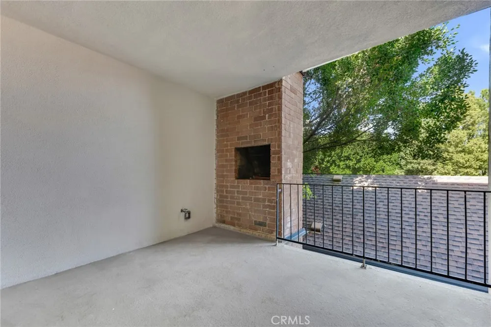 4807 Woodley Avenue #208 Encino, CA 91436