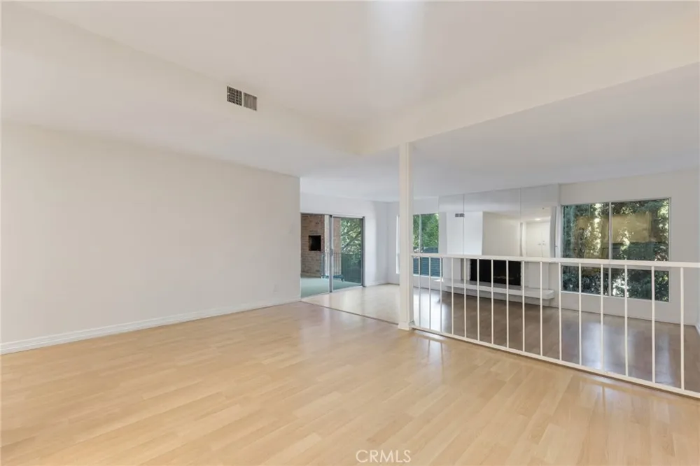 4807 Woodley Avenue #208 Encino, CA 91436