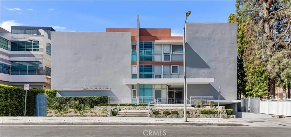 4807 Woodley Avenue #208 Encino, CA 91436