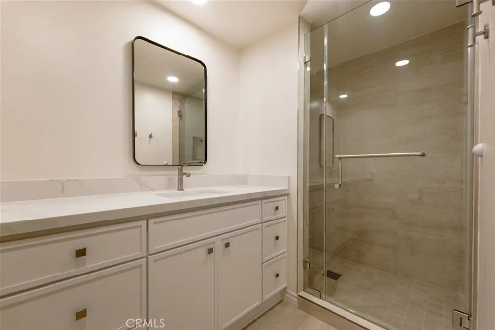 4807 Woodley Avenue #208 Encino, CA 91436