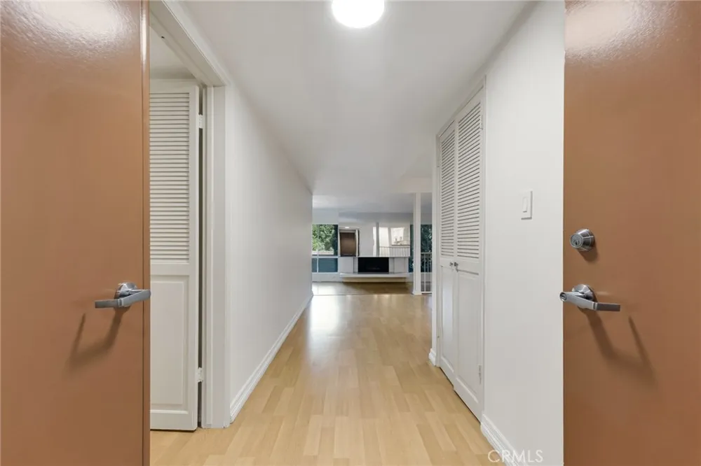 4807 Woodley Avenue #208 Encino, CA 91436