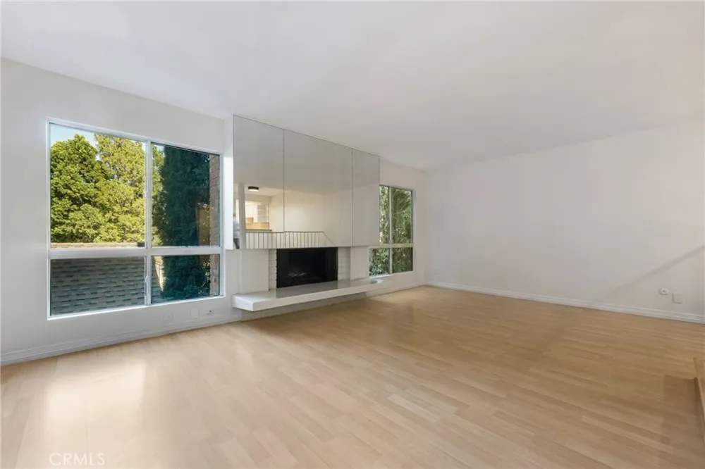 4807 Woodley Avenue #208 Encino, CA 91436
