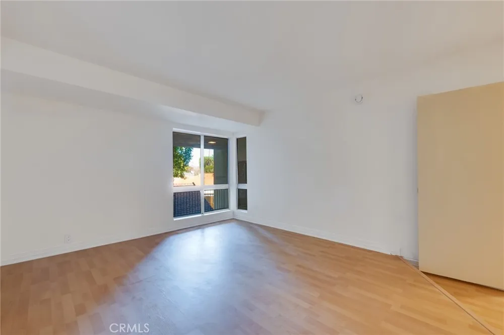 4807 Woodley Avenue #208 Encino, CA 91436