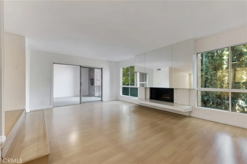 4807 Woodley Avenue #208 Encino, CA 91436