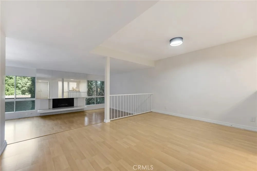 4807 Woodley Avenue #208 Encino, CA 91436