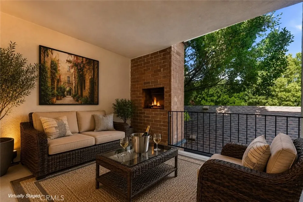 4807 Woodley Avenue #208 Encino, CA 91436