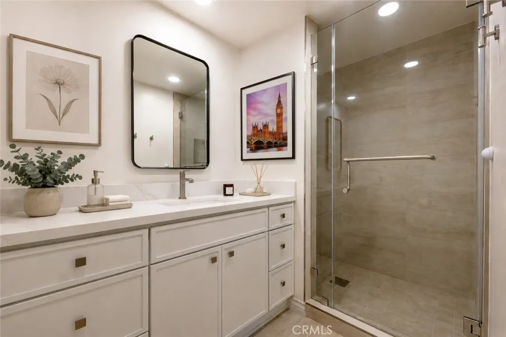 4807 Woodley Avenue #208 Encino, CA 91436