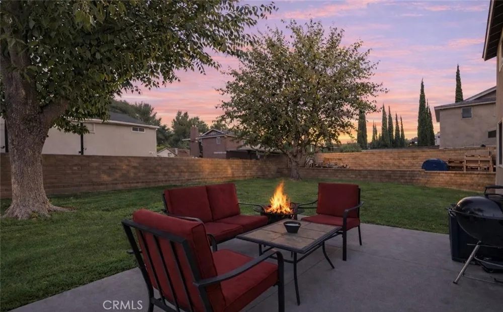 28975 Lotusgarden Dr Canyon Country, CA 91387