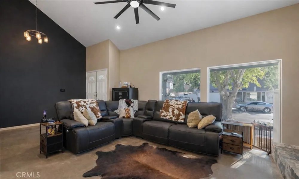 28975 Lotusgarden Dr Canyon Country, CA 91387