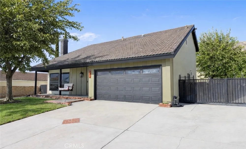 28975 Lotusgarden Dr Canyon Country, CA 91387