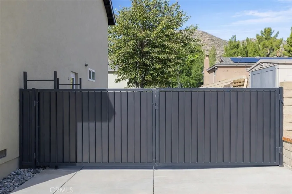 28975 Lotusgarden Dr Canyon Country, CA 91387