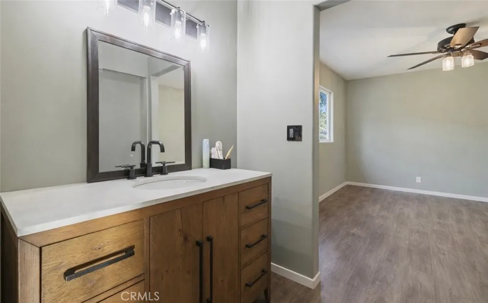 28975 Lotusgarden Dr Canyon Country, CA 91387