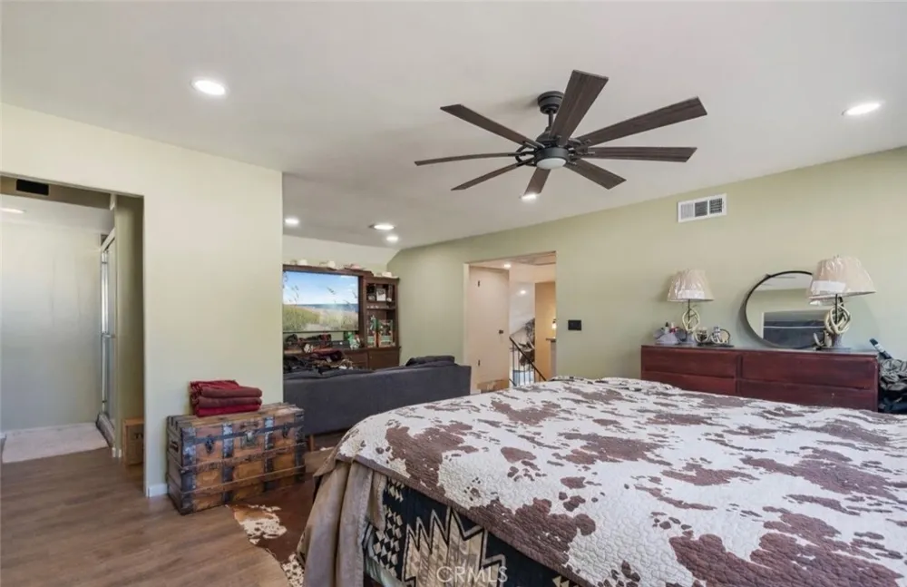 28975 Lotusgarden Dr Canyon Country, CA 91387