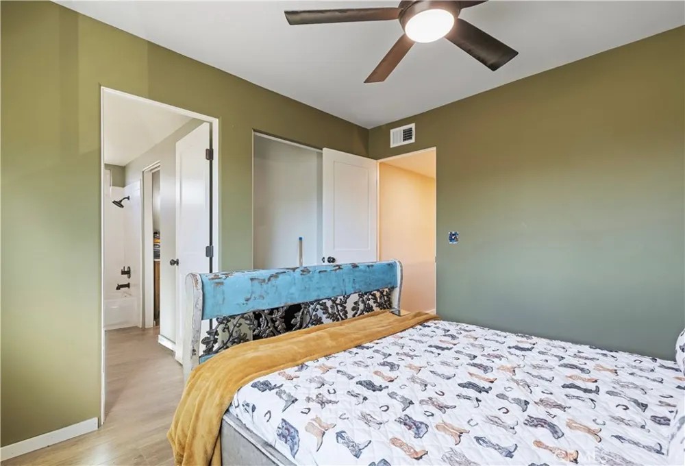 28975 Lotusgarden Dr Canyon Country, CA 91387
