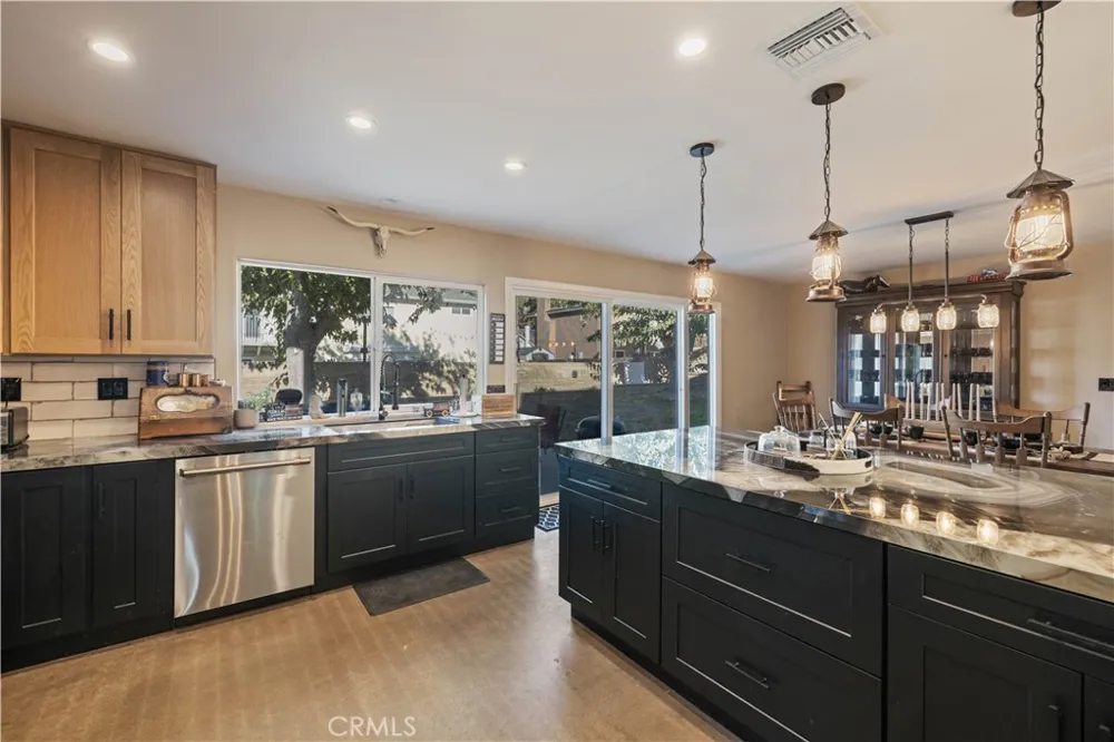 28975 Lotusgarden Dr Canyon Country, CA 91387