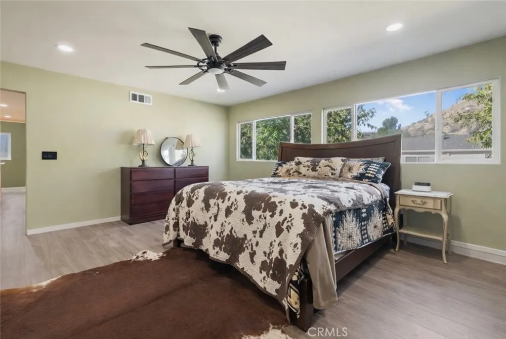 28975 Lotusgarden Dr Canyon Country, CA 91387