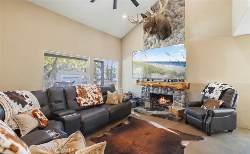 28975 Lotusgarden Dr Canyon Country, CA 91387